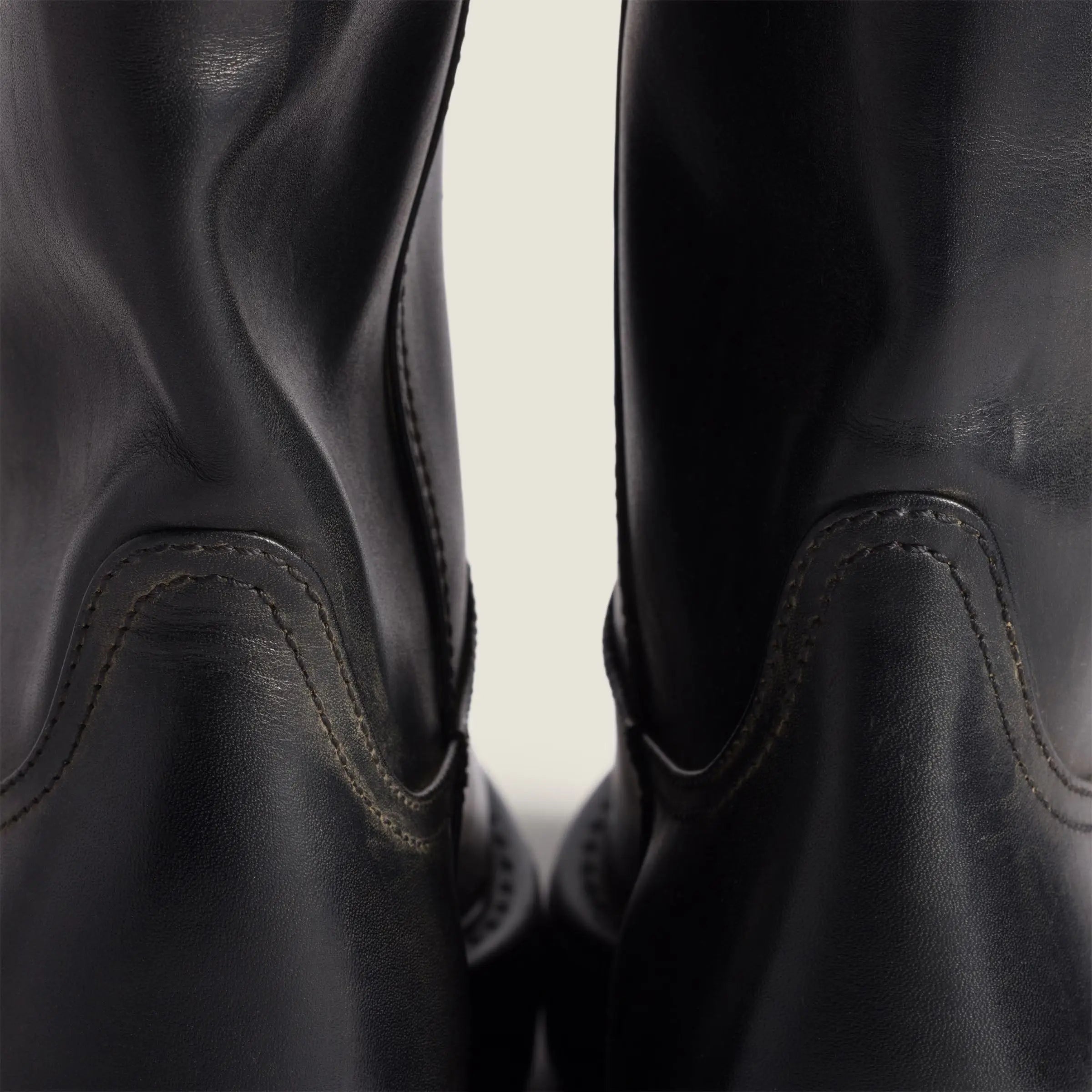 The Vintage Calfskin Knee-High Boot (55mm) - Black Gilded Cadence